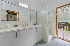 Birds 'n' Bloom Cottages