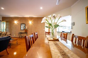 Birds 'n' Bloom Cottages