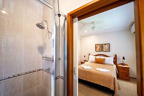 Birds 'n' Bloom Cottages