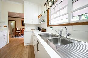 Birds 'n' Bloom Cottages