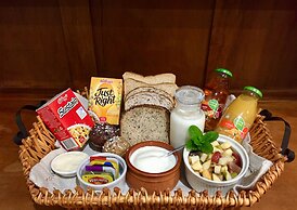 Birds 'n' Bloom Cottages