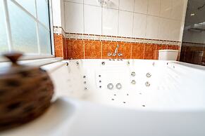 Birds 'n' Bloom Cottages