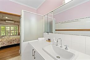 Birds 'n' Bloom Cottages