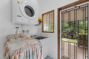 Birds 'n' Bloom Cottages