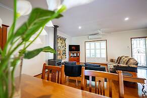 Birds 'n' Bloom Cottages