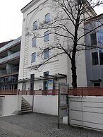 Modern & cozy apartment close to Center