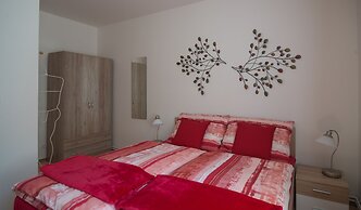 2 Bedroom Home near Prague Castle