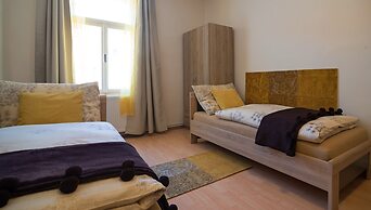 2 Bedroom Home near Prague Castle