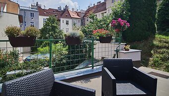 2 Bedroom Home near Prague Castle