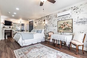 The Old Liberty Schoolhouse B&B