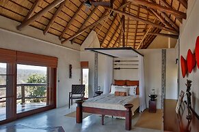 Makumu Private Game Lodge