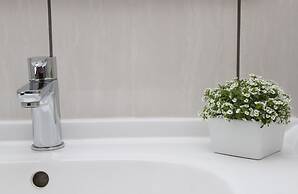 Del Roza Guest House