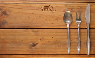 Del Roza Guest House