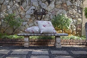 Del Roza Guest House