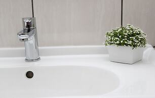 Del Roza Guest House