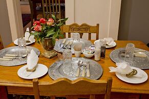 Del Roza Guest House