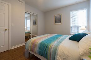 Applewood Suites - 4 BDRM King West