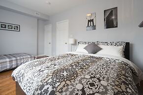 Applewood Suites - 4 BDRM King West