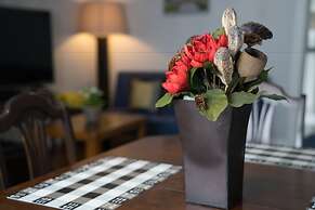 Applewood Suites - 4 BDRM King West