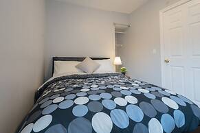 Applewood Suites - 4 BDRM King West