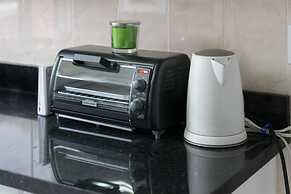 Applewood Suites - 4 BDRM King West