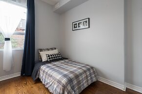 Applewood Suites - 4 BDRM King West