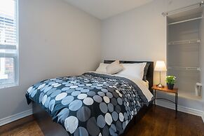 Applewood Suites - 4 BDRM King West