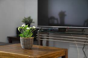 Applewood Suites - 4 BDRM King West