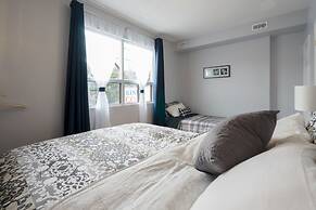 Applewood Suites - 4 BDRM King West