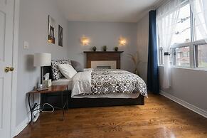 Applewood Suites - 4 BDRM King West