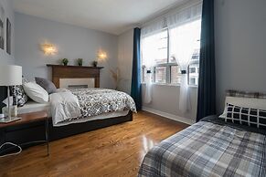 Applewood Suites - 4 BDRM King West