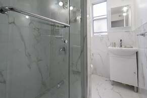 Applewood Suites - 4 BDRM King West