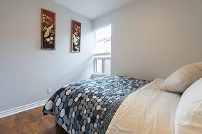 Applewood Suites - 4 BDRM King West