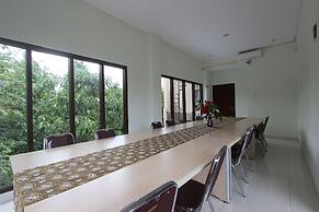 RedDoorz @ Turangga Sari