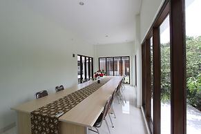 RedDoorz @ Turangga Sari