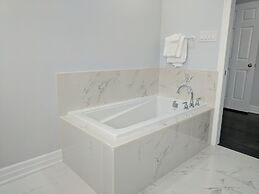 QuickStay - Beautiful 5bdrm House in Vaughan