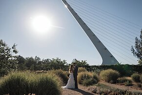 Sheraton Redding Hotel at the Sundial Bridge