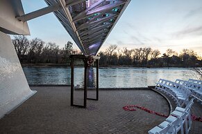 Sheraton Redding Hotel at the Sundial Bridge