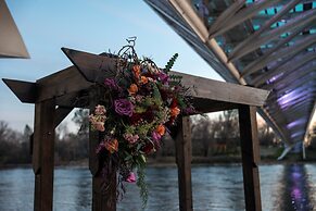 Sheraton Redding Hotel at the Sundial Bridge