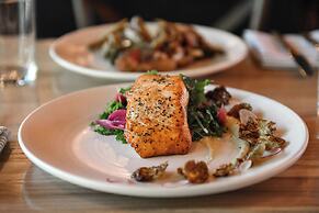 Sheraton Redding Hotel at the Sundial Bridge