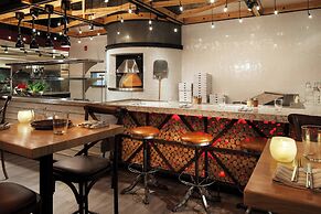 Sheraton Redding Hotel at the Sundial Bridge