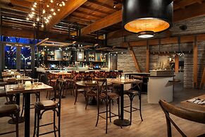 Sheraton Redding Hotel at the Sundial Bridge