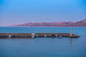 Cosmopolis Crete Suites