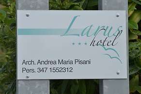 Larus Hotel
