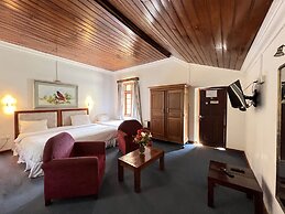 Tea Bush Hotel - Nuwara Eliya