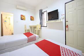 OYO 1054 Phuket Backpacker Hostel