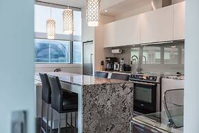 Applewood Suites - 2 BDRM King & Spadina