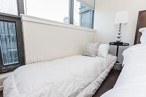 Applewood Suites - 2 BDRM King & Spadina
