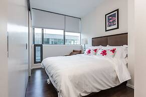 Applewood Suites - 2 BDRM King & Spadina