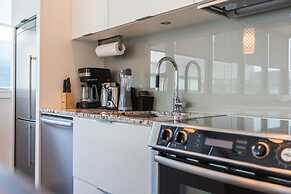 Applewood Suites - 2 BDRM King & Spadina